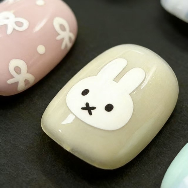 Miffy Bunny |   Miffy Suave y  - Nail Art Quirky reseña y precio