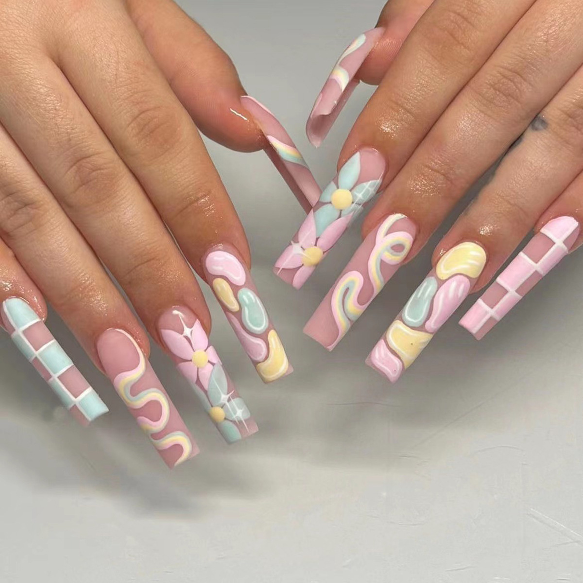 24 Uds. Conjuntos de uñas post - Nail Art Quirky reseña y precio